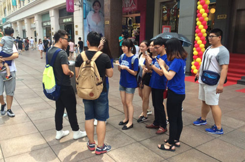 高顿CPA学员在上海南京路步行街调研